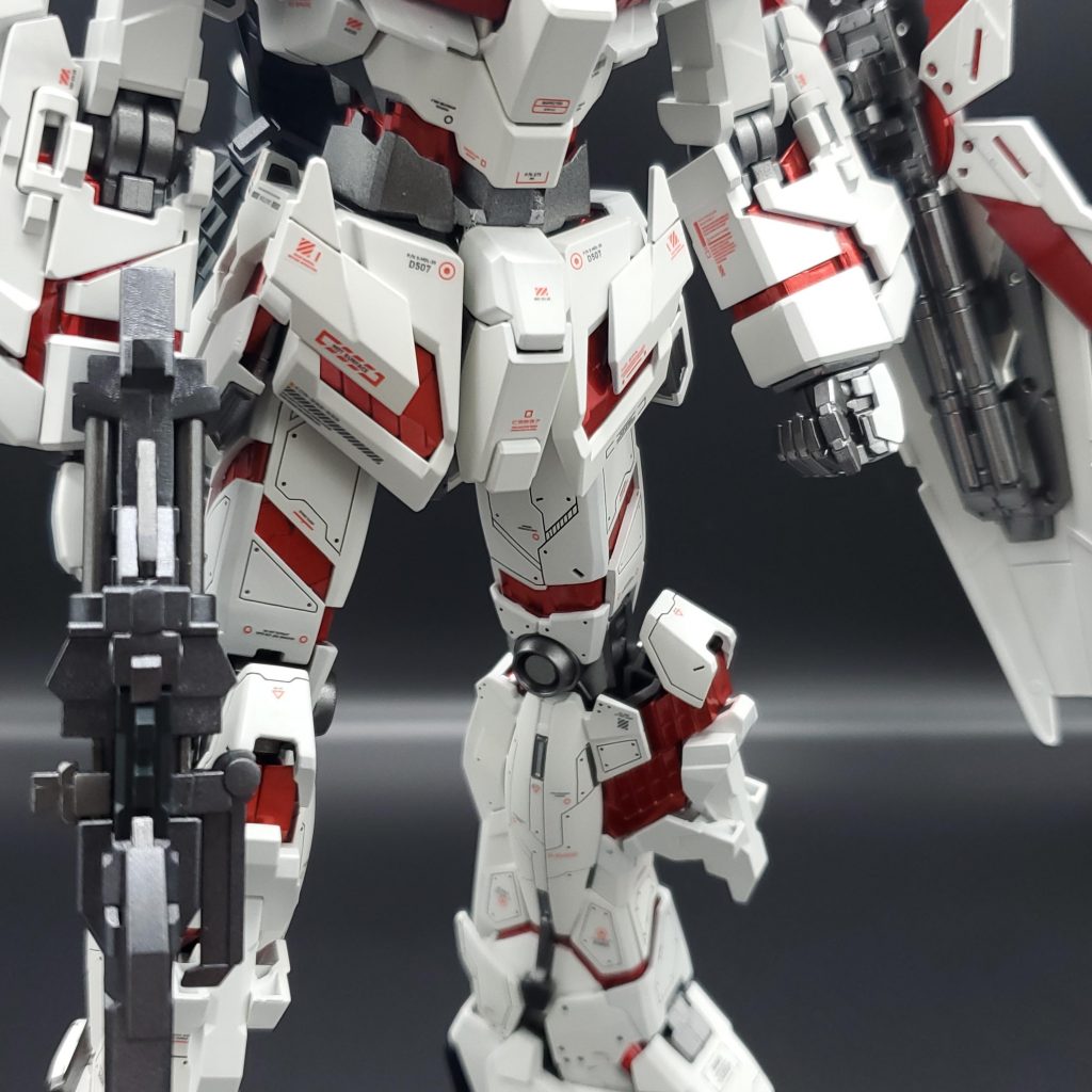 サイコフレームはキャンディー塗装で仕上げました。