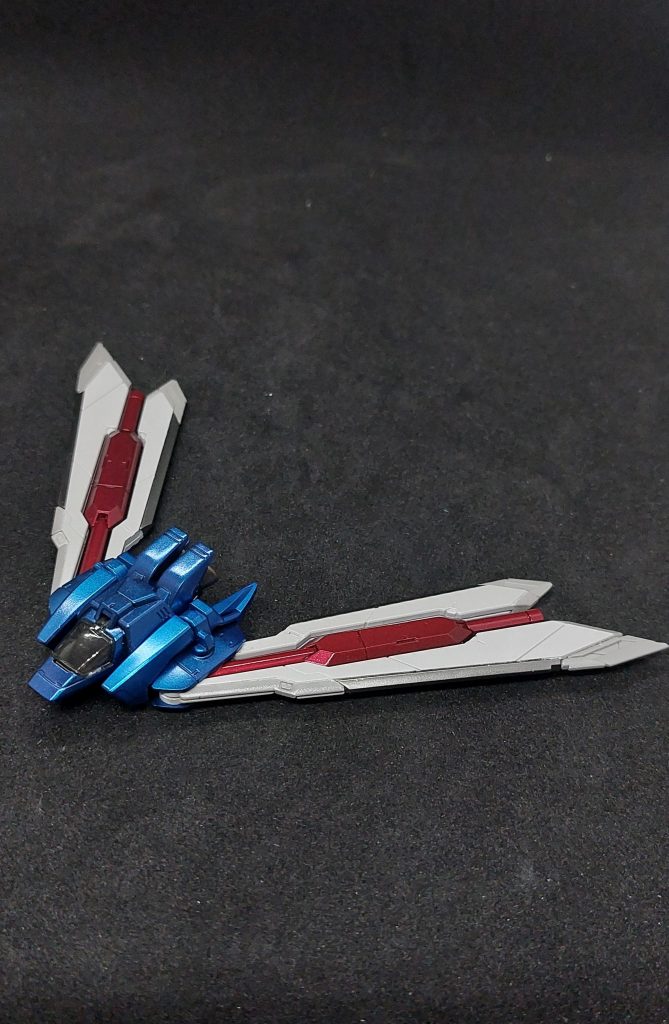 コアランダーのフィールド発生器は羽のフチに色(白2)を追加して、一部プレミアムメッキシルバー(G)でアクセントをキャノピーは内側にクリアブラック(G)