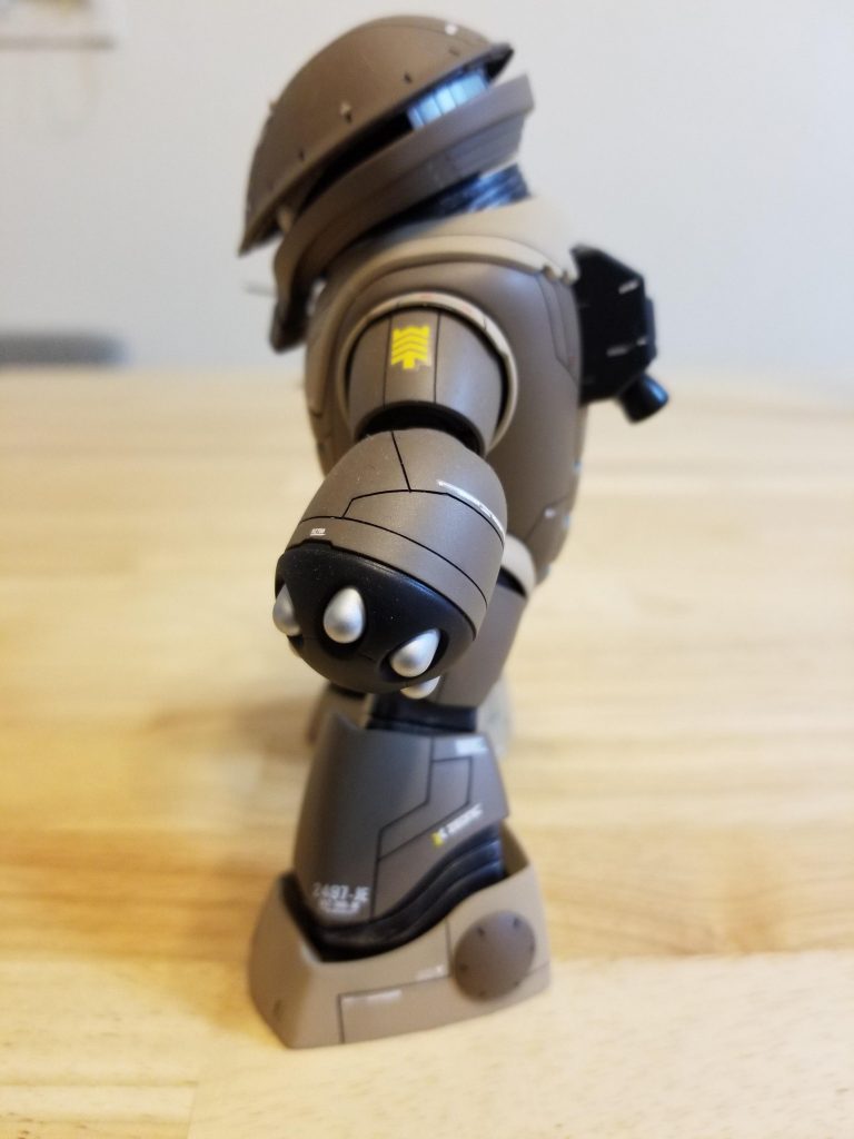 ロケットランチャーはシルバーリーフで塗装。デカールは少な目です。