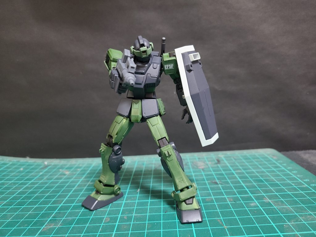 マシンガンを構える