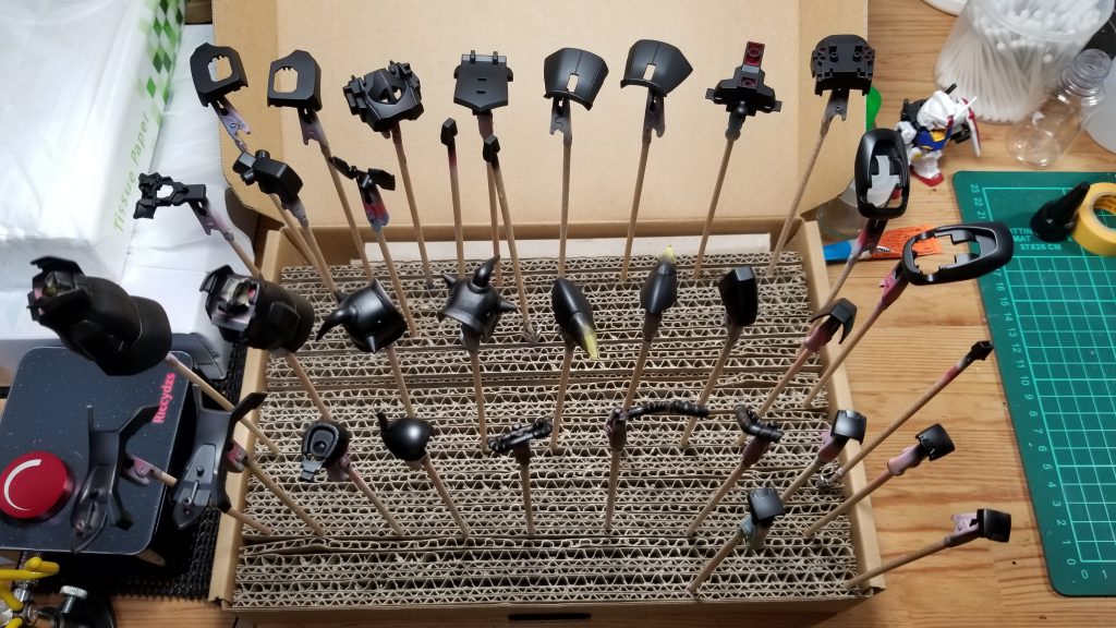 黒サフに吹くと発色がいいって言うから・・・こんな真っ黒だよ⁉️