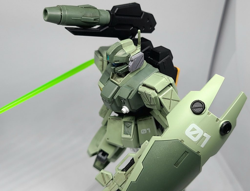 ビームサーベルを抜刀出処不明の異常な高出力ジェネレーターを使用しているため、ビーム兵器を複数ドライブしても余裕があったりします