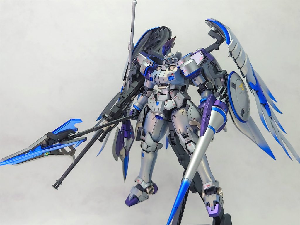 今回追加で用意したコトブキヤ・ガンブレードランス。装備過多気味かもしれませんが、このトールギスはランス系の武器が目を引くのでもう一本持たせましたが…悪くないと思ってます（手前味噌かもしれませんが）。