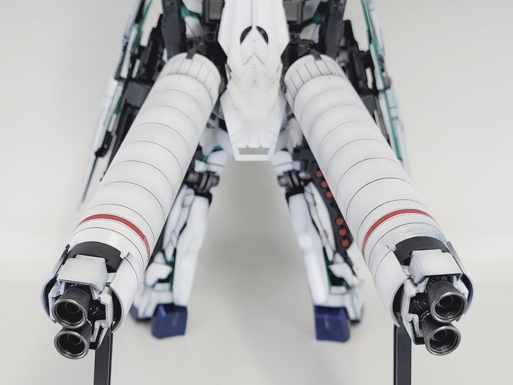 プロペラントタンク合わせ目消し、上手く出来てますかね?実は失敗してて、これもプレゼントできないな…と感じた理由でした。グラデ塗装と墨入れの存在感でごまかしましたw