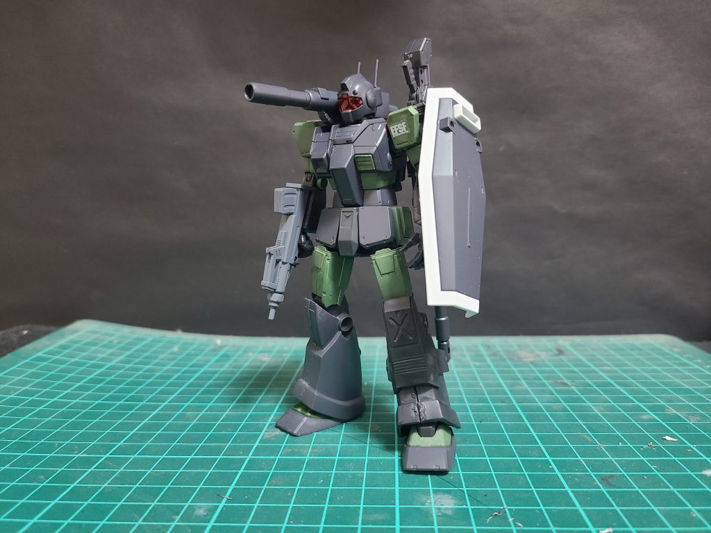 一年戦争時、ガンキャノンの量産型という位置づけで開発された。その名称と外観からジムのバリエーションと位置づけられることが多いが、ガンキャノンの量産化プランはガンダムの量産化(ジム)と最初から別に進行しており、その延長線上にあるのが本機である。終戦までにジャブロー工廠にて48機(58機とする資料もあるが生産され、全機が実戦参加しているという。北米戦線へは6機配備されその内の一機が裏経由でビリジアンハウンド隊に渡った。武装はブルパップマシンガン、オプションとしてバズーカを装備可能、左肩のマウントラッチには180mmキャノンを装備している。右肩には肩部360mmロケット砲をマウントしている。通常のジムキャノンと比べ左足の脛部分が輸送の際にジオンの砲撃を受け装甲が破損しフレームがむき出しなってしまい応急処置として外付けの装甲坂を取り付けている。本機はビリジアンハウンド隊の副官「ハウンドω」が搭乗している。