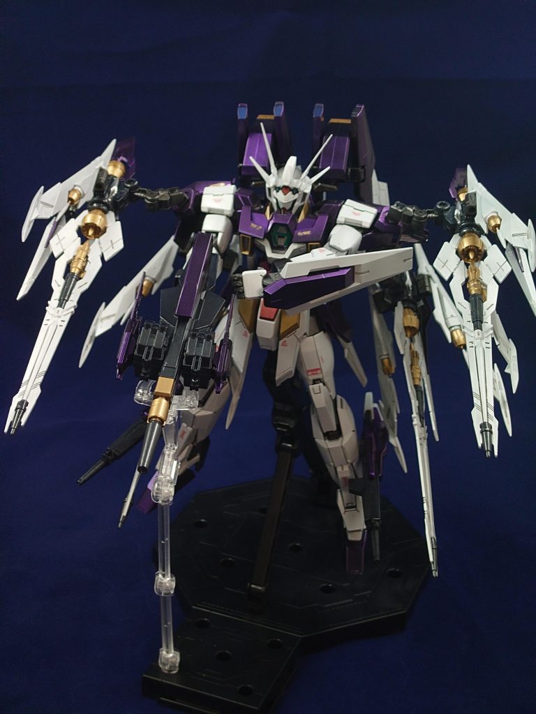 肩のマニューバーストライカーの砲門ももちろん射撃が可能。フルバーストすると、計7問が火を吹くぜ。