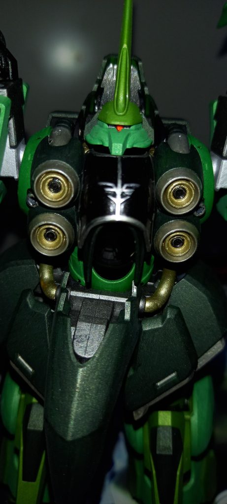 HGなのでスクラッチしたモノアイ厚み出たからちゃんと動くか心配でしたが問題なかったです♪( ´∀`)人(´∀` )♪