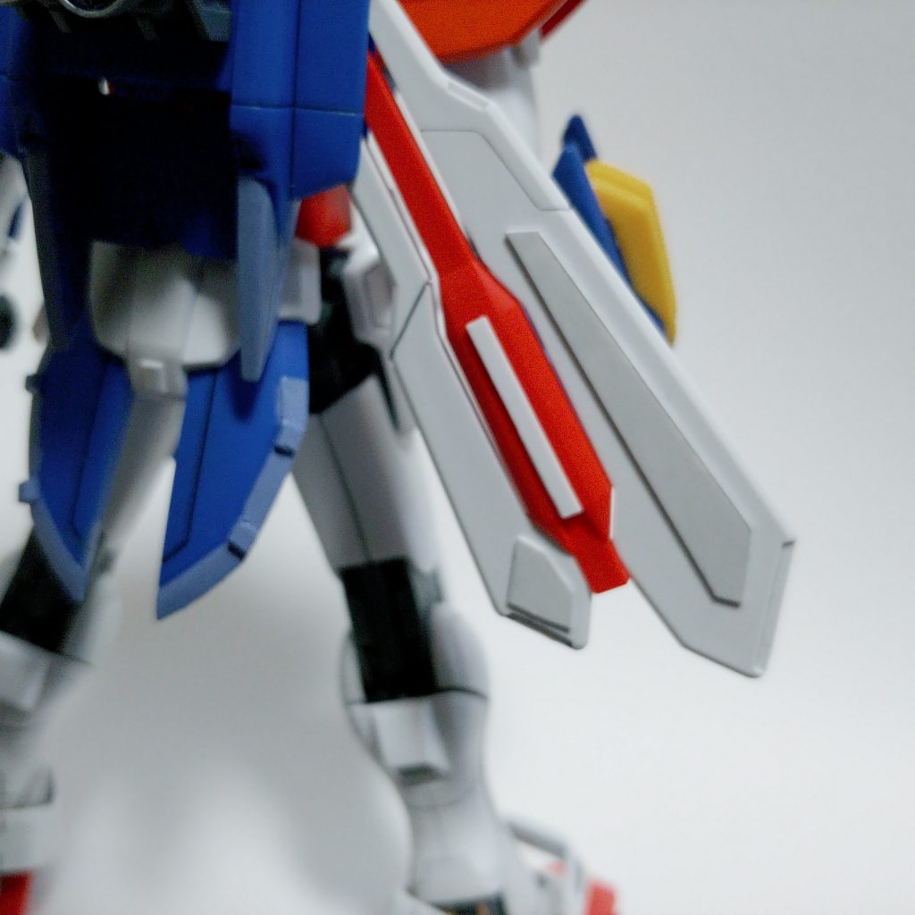 羽にもプラ板。ダイソーの0.5だからなんか分厚く感じる。今度は0.3とか0.2を使ってみようかな。