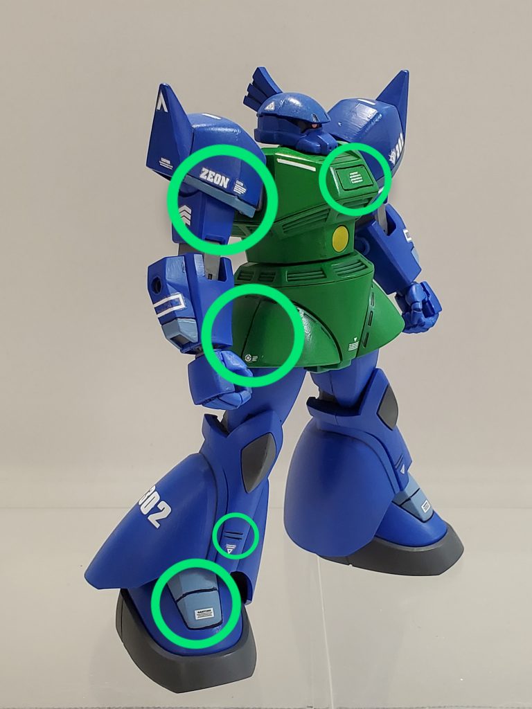 フロントビュー😊🎶胴と胸部を接続している中のパーツを少し切り落とした結果、胸部が1ミリ程上がり丸いコクピットがちゃんと出るようになりました🎵