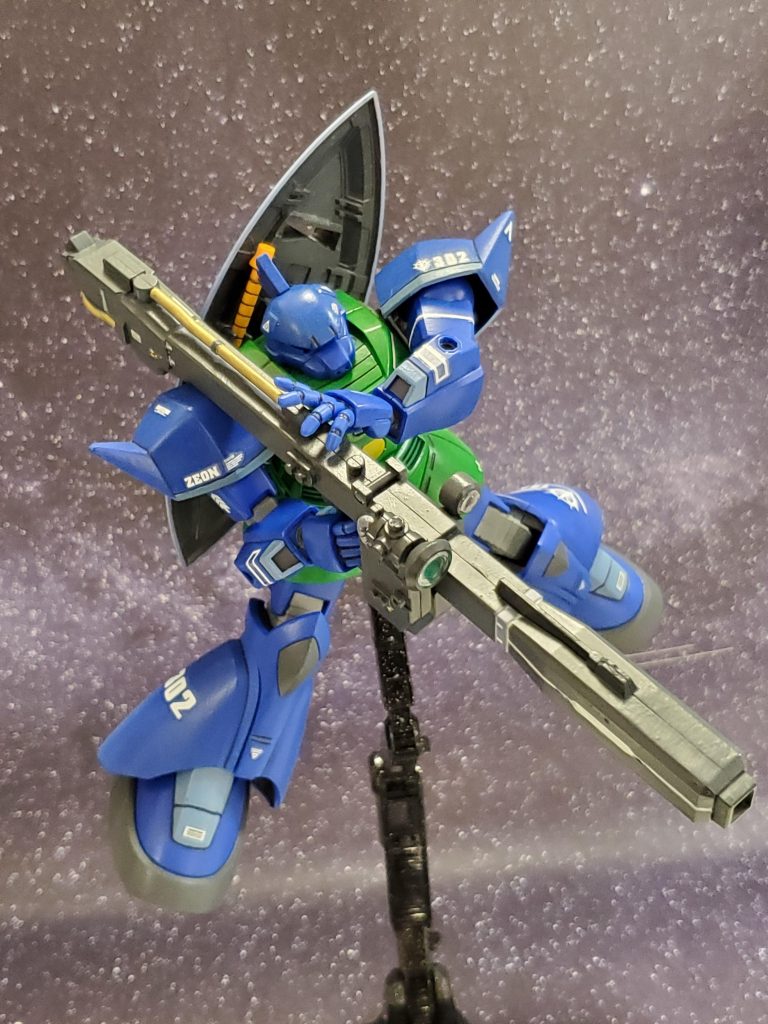 間もなくして連邦残存戦力による宇宙要塞ア・バオア・クー攻略戦が開始😱💦ガトー大尉は試作ビームバズーカを装備し先陣をきって出撃❗