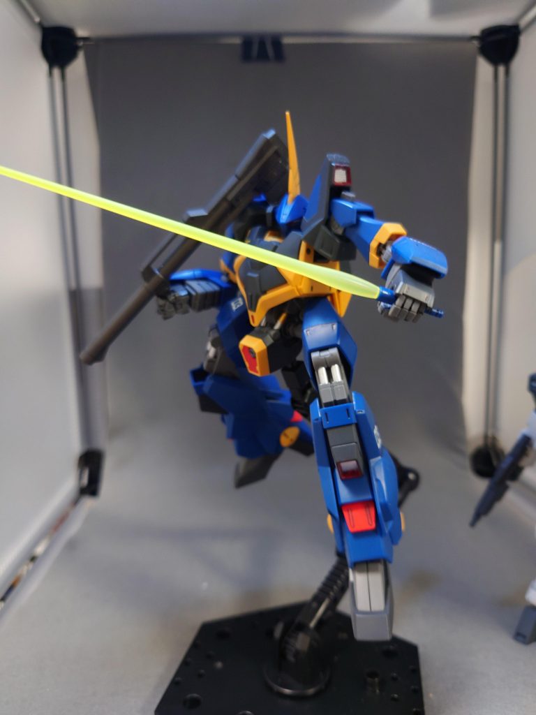 ビームサーベル。分かりづらいかもですがクリアパーツはエアブラシでグラデ塗装してあります。