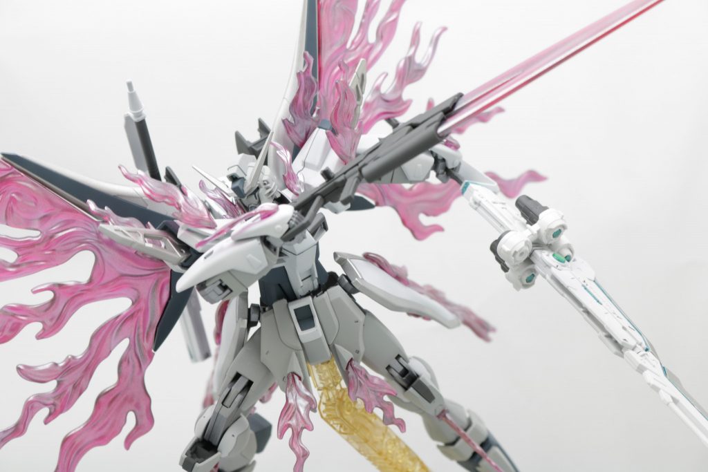 勿論、BB・ライフルからはビーム刃が展開出来ます。