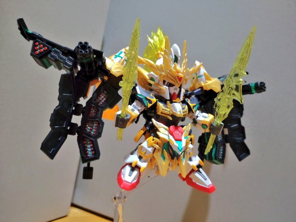 ミサイルコンテナは開閉可能。中のミサイルまわりの塗装疲れた…