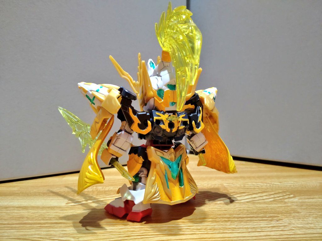 背面バックパックのメモリは支援メカを取り付ける際は干渉するので取り外し