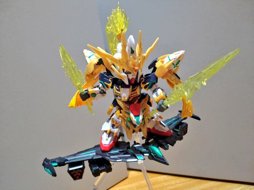 ただこの支援メカ、中心に3mm穴がないので、3mm棒のタイプのスタンドを使うと重心が傾いてそこそこ不安定に