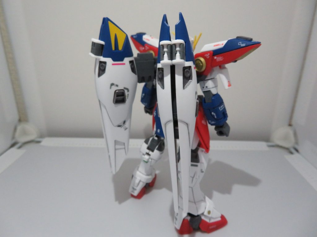 後ろから。ウイングバインダーの黄色部分だけは、ホイルシールで補いました。