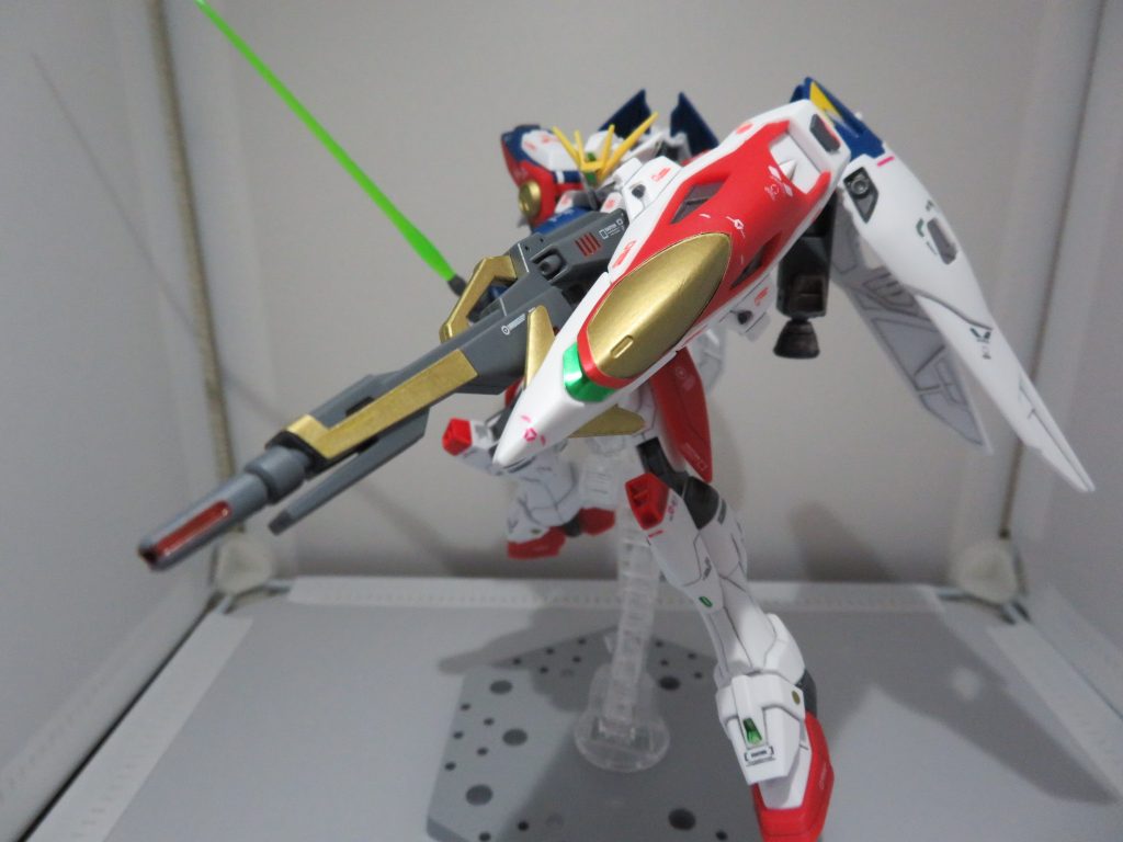 バスターライフルのゴールドは、黄色のホイルシールをゴールドに塗装してから、パーツに貼り付けています。