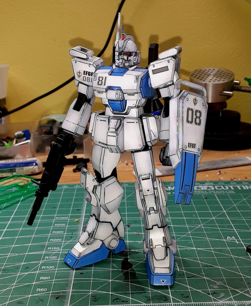 久々のHGですが、小さいのでエッジ線書くのが早い早いっ‼️