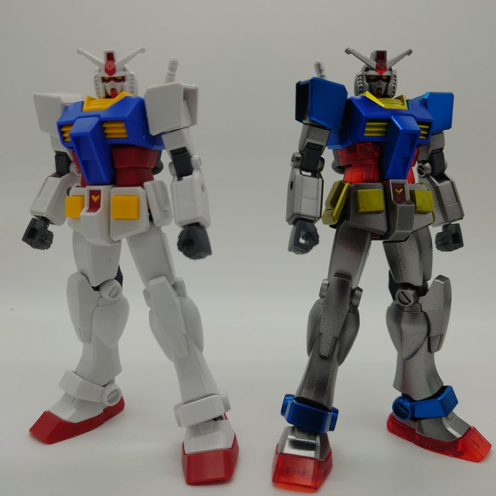 同じキットとの比較。青のキャンディが思ったよりおもちゃ感を増す形に。どちらかというと超合金っぽい。