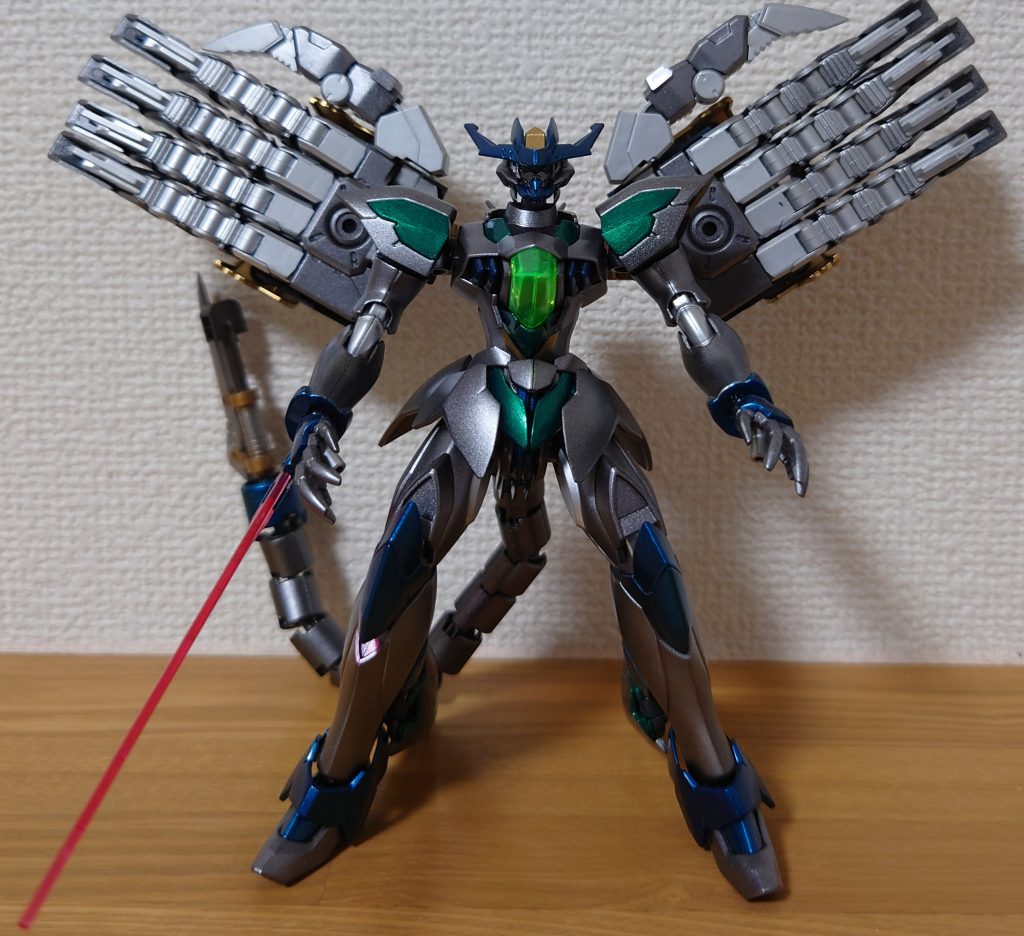 全体像オーバードマニピュレーターが翼に見えた事をヒントに作成しました。