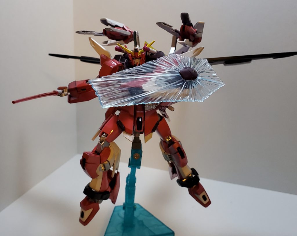 HGCEインジャのビームシールドは、小さいものだったので、それよりも大きい旧HGインジャのビームシールドを移植しました!また、移植するのにビームシールド接続部も改造しました。