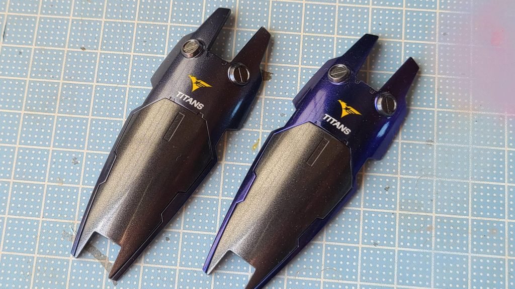 以前ジム・スナイパー２を作った時、ティターンズ系の塗装は今回の色で行くと決めていたのですが、いざ塗装を始めると写真右の鮮やかな青系も良かったかなと・・・ガンプラ枯渇状況が改善すれば、両方共作って試せるんですけどね。最後までお付き合い頂き有難うございました。