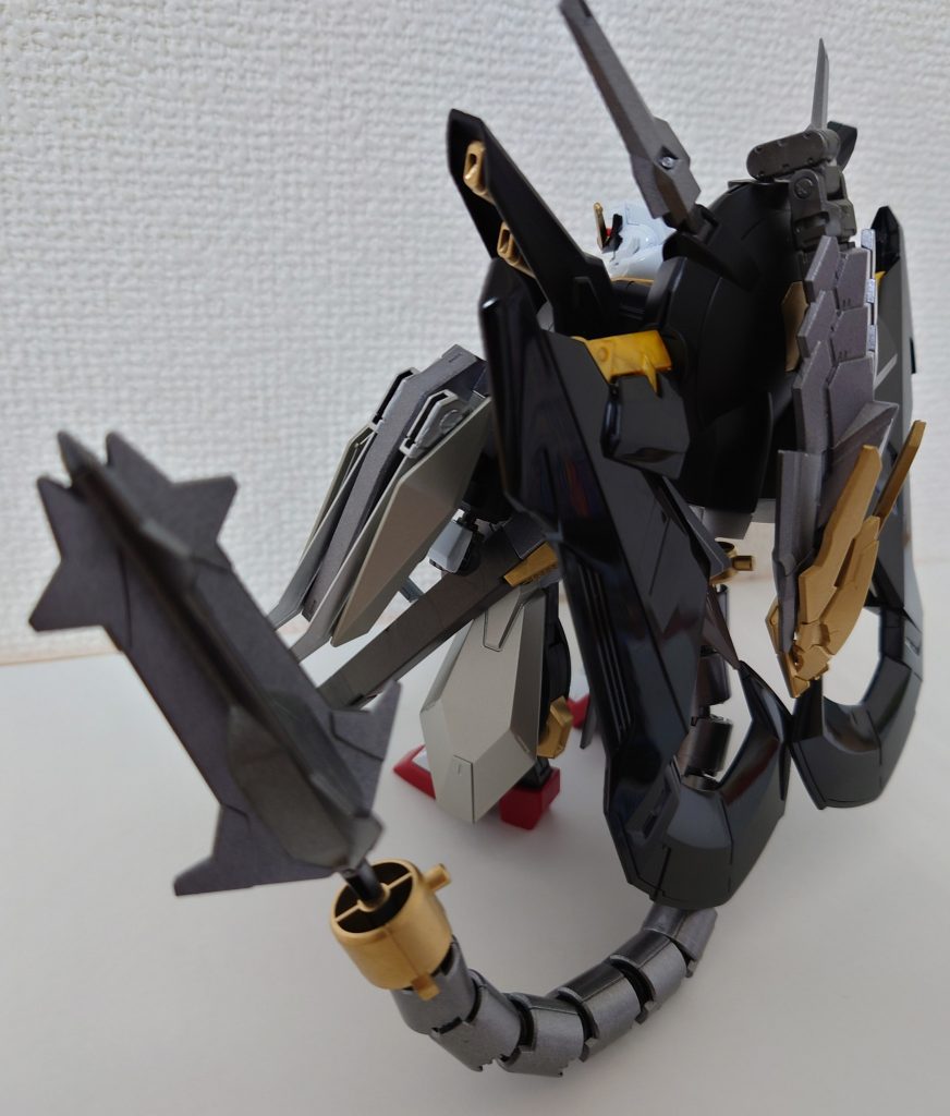 尻尾の先端にはバルバトスのメイスを付けて打撃重視にしてあります。