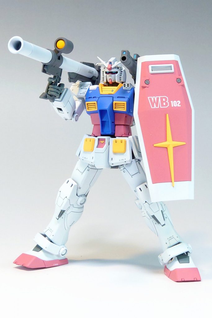 カラーレシピ白 クールホワイト+ブラック+シアン+マゼンタ青 スカイブルー+パープル赤 シャアザク用ピンク+キャラクターレッド黄 黄橙色+白関節グレー 軍艦色2ランドセル、武器グレー グレーバイオレットスミ入れは各色使い分けて行いました