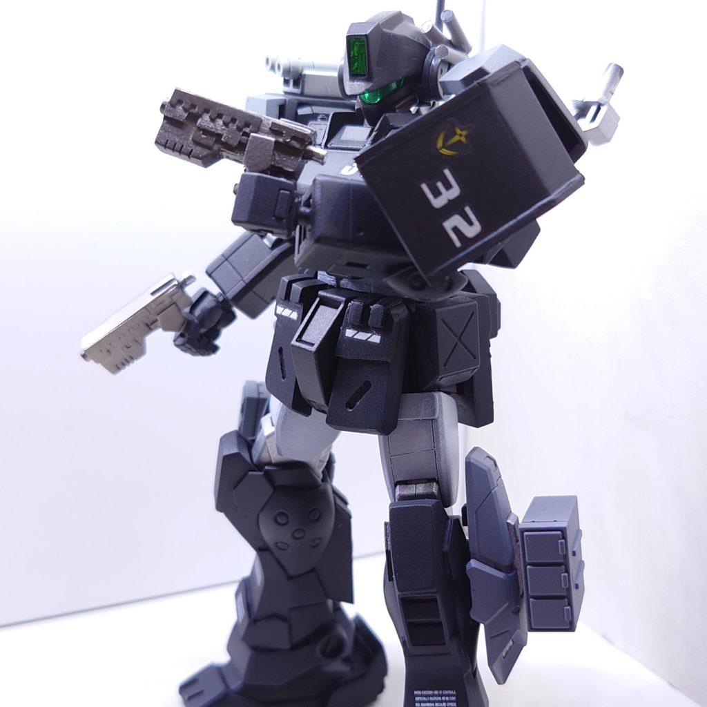 ハンドガン2丁装備し、リアアーマーに担架可能。高い速射性で近距離の乱戦で効果を発揮する。