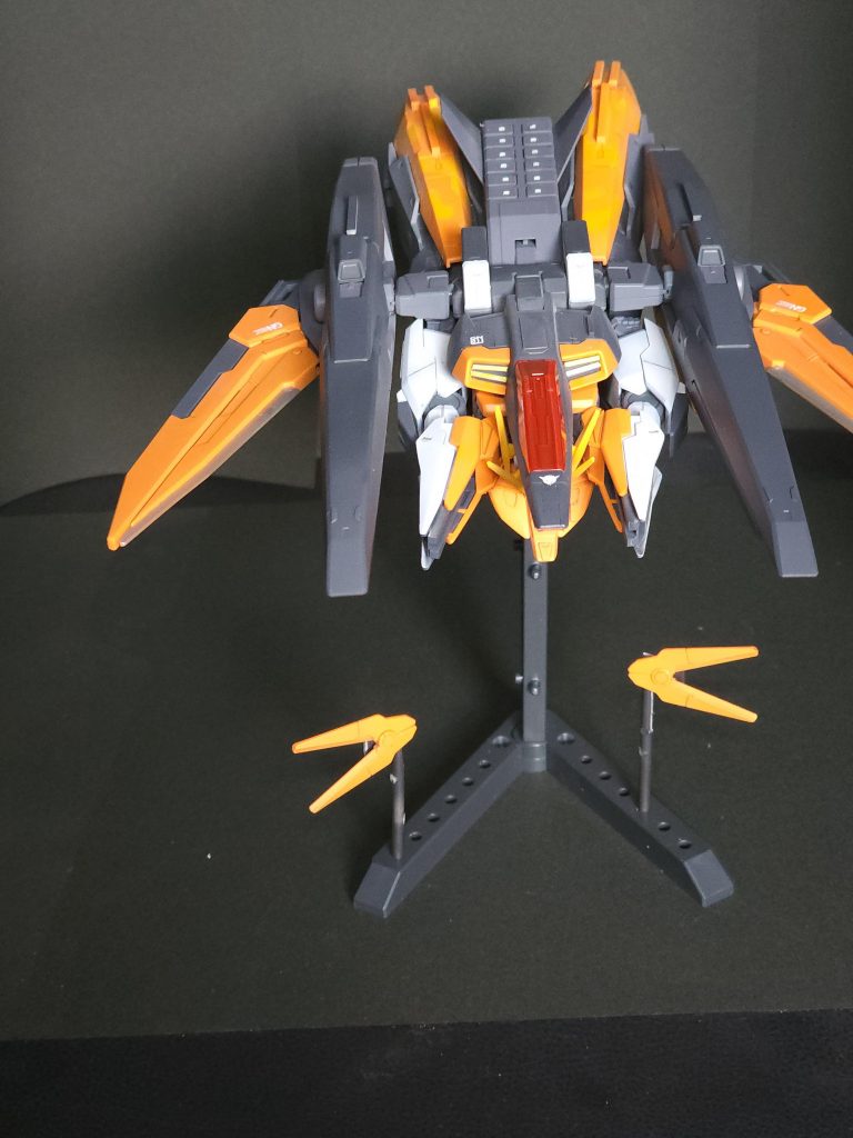 変形してもデカいミサイルコンテナのデカールが思ったより綺麗に貼れました。キャノピーは内側からメタリックレッド塗ってます