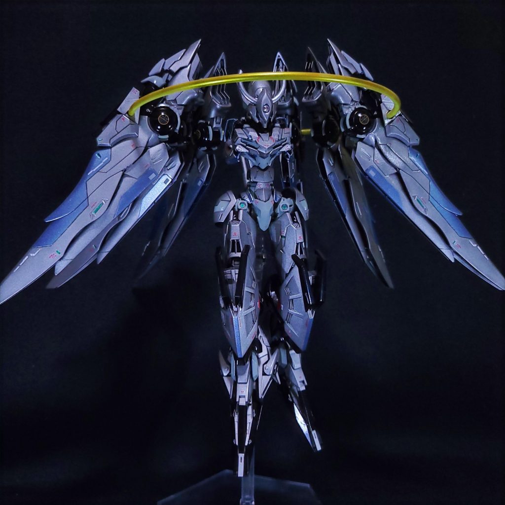前側トライアを知らない人が多いと思うので軽く説明すると…SDガンダムジージェネレーションDSにて登場したオリジナル機で、ギレン率いるジオン残党がムーンレイスの技術を使って作ったターンAやターンXの量産機(センチュリオシリーズ)のプロトタイプという設定です。腕が無いのはデフォルトで、攻撃する際に現れます。