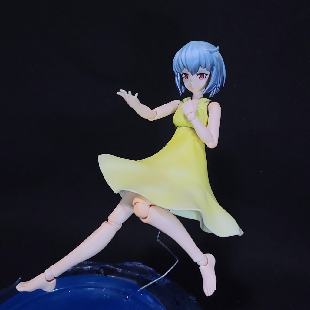 同時に作っていたD・トリエルです。このトライアの搭乗者で、同じくジージェネDSのオリキャラです。前髪以外ほとんど30MSになってしまったので、載せて良いのかどうか迷いましたがせっかくなので。スカート部はプラ板を炙って作ってます。
