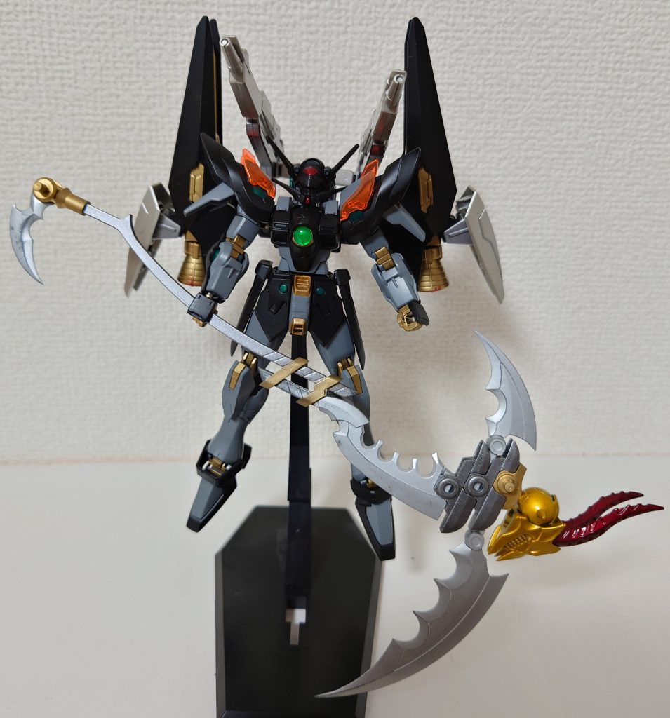 前面武器は鎌と背後のビーム砲2門