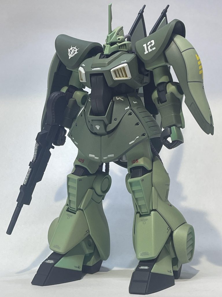 HGディジェ。チャイカを参考にジオンカラーに全塗装しました。装備も出来うる限り近づける為に肩のアーマーを追加しました。