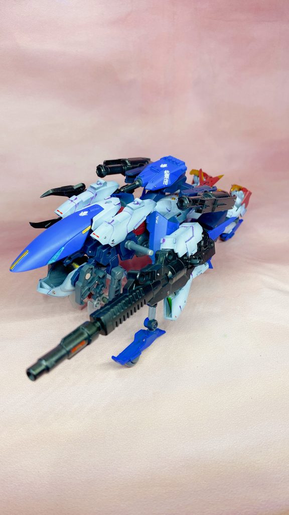 続いてお遊びで作ったオリジナルメカになります。こちらはバルバトス用大型サポートモビルワーカーを想定して制作しました。ベースはHGバルバタウロスの後ろ脚をそのまま拝借し30MMのエグザビーグルとミキシングしています。