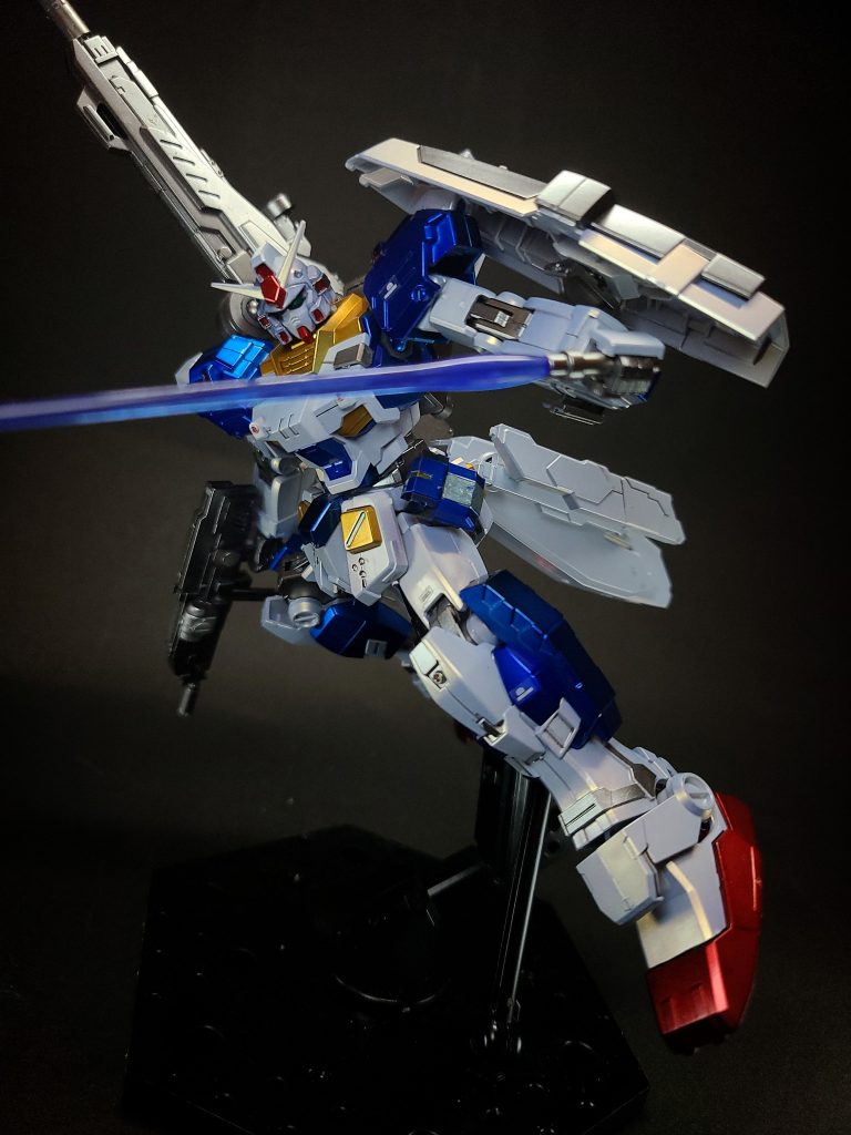 グレネード・ランチャー腕部に内蔵されている2連装の実弾兵装。ビーム・スプレーガンとの選択式。