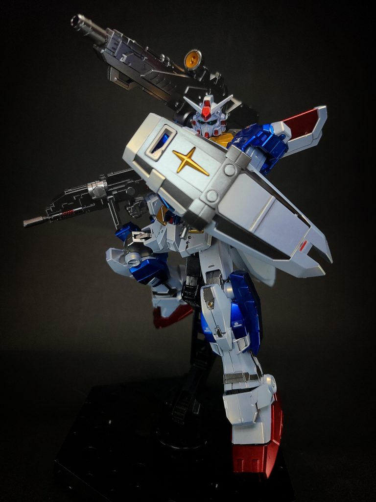 シールドガンダム7号機の専用装備、先端が打撃用のスパイクの様な形状になっている。リデザイン後にジーラインと共通の装備になった