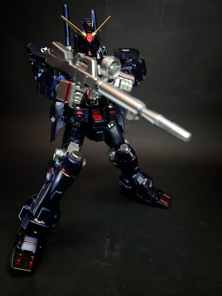 特殊機能コアブロックシステムコア・ファイターIIがボディユニットと合体し、コックピット兼脱出ポッド及びバックパックとして機能する。また、コアブロックシステム自体も換装システムの一部も兼ねている。換装装備を換装して様々な戦場に対応可能。主なバリエーションとして重力下仕様と宇宙仕様が存在し、コア・ファイターの換装と追加装備によってそれぞれの環境に適応する。