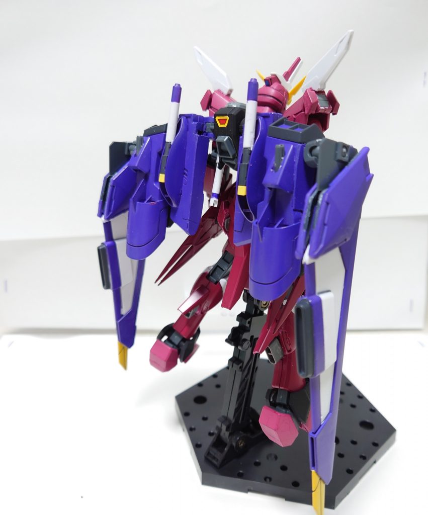 ファトゥムはウイングの付け方などを変更し、できるだけ近づけるようにしています。