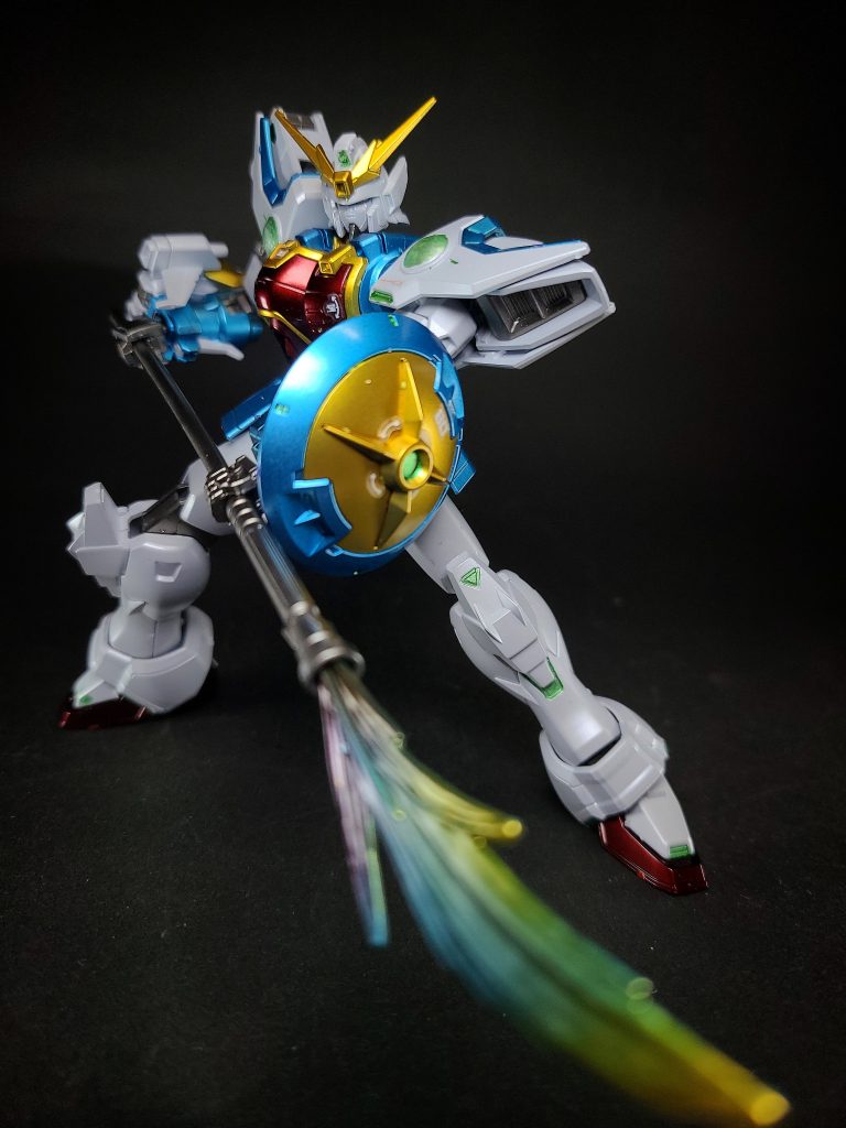 ビームグレイブ / ビームトライデント薙刀状の格闘ビーム兵器。軽量で取り回しがよく、薙ぎ払いや刺突といった多岐の運用が可能[2]。不使用時は背部ラッチに背負うようにマウントする。EW版では、アルトロンガンダムのツインビームトライデントの発振器を片側のみとしたシングルタイプのビームトライデントに変更されている。