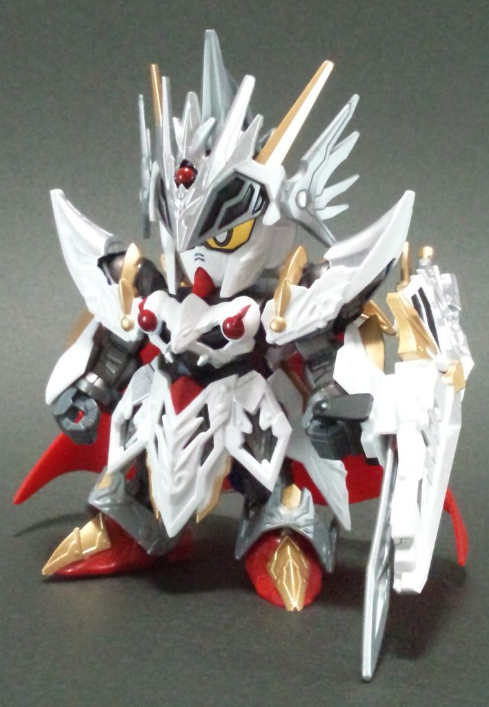 フロントスカートが大きすぎる印象だったので、少しだけ短縮しました。また、首を少し深く接続するようにしてあります。