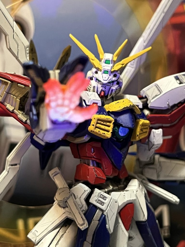 「俺のこの手が真っ赤に燃える!勝利を掴めと、轟き叫ぶ!ばぁく熱!ゴッドォ、フィンガァァァーッ!・・・・・ヒートォ、エンドォッ!」蛍光塗料で少し光る様にしています。