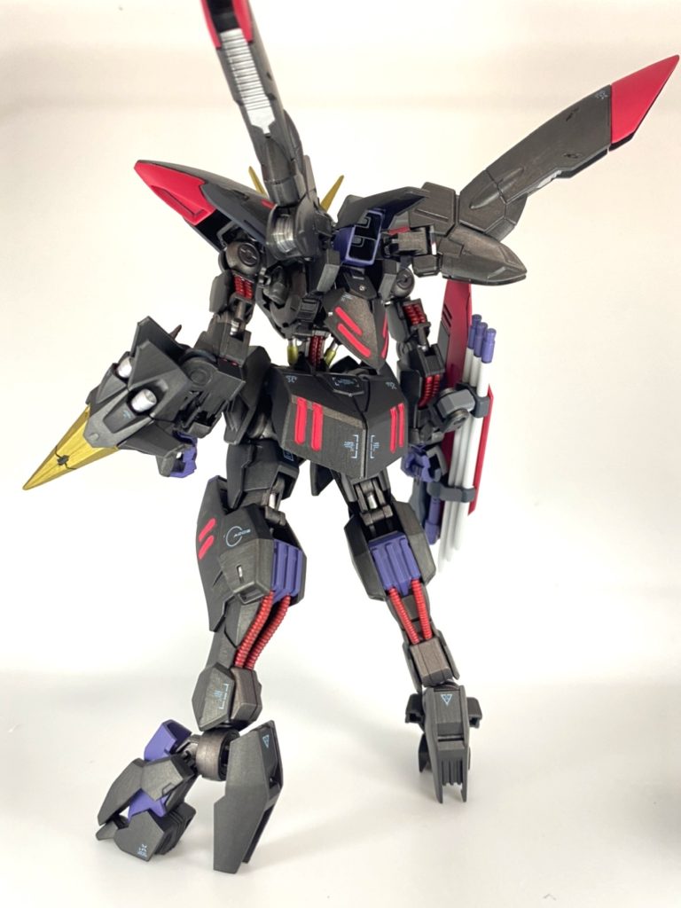 【背面】ブリッツの武装はどちらもクセが強くて大好きです。パイプ？部はシルバーの上からクリアレッドを重ねています。