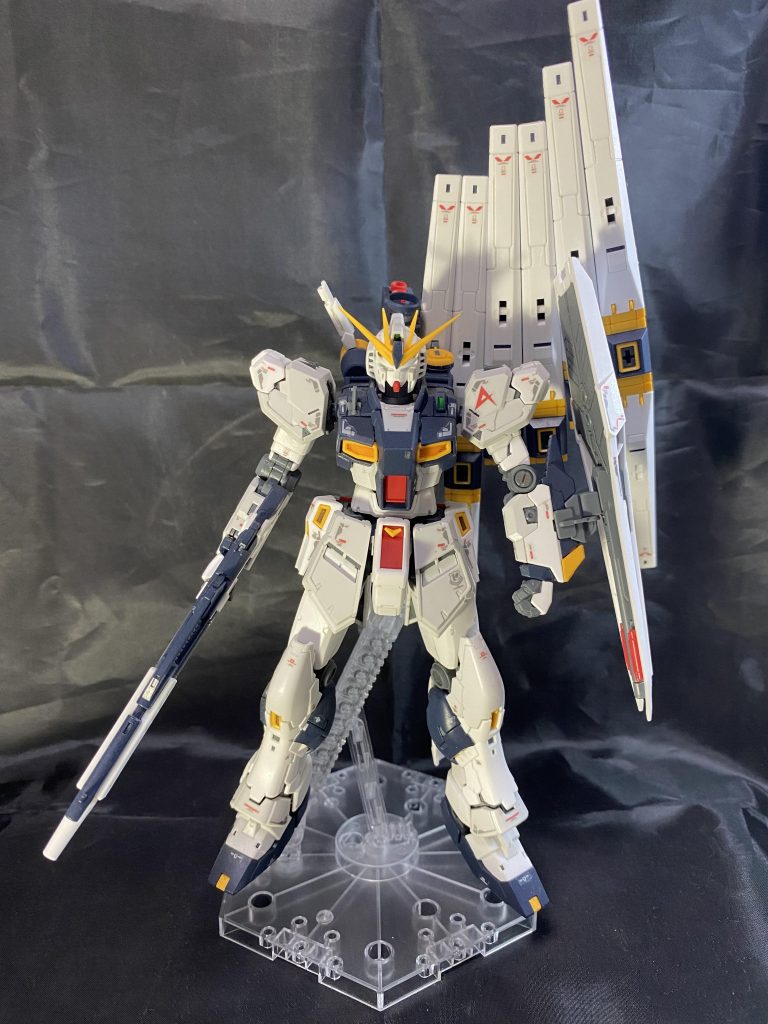 発売日に買いに行って、すぐ製作あまりの出来の良さに、続けてサザビーも購入してしまいました。