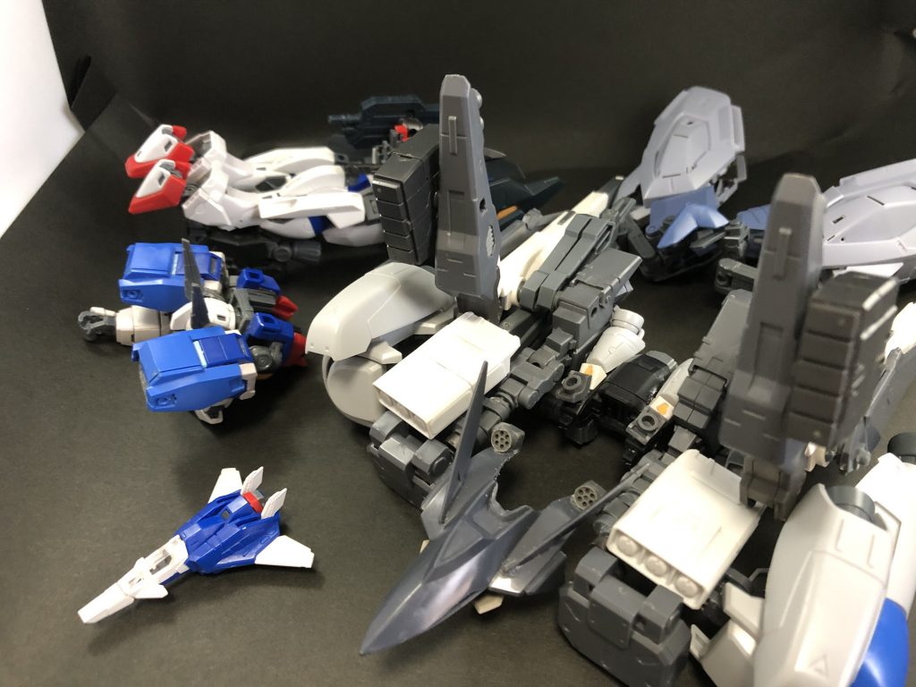 シュナイダー同様分離可能。なおパンツァーのみ通常のシルエットと互換性があります。上半身の追加装備であるパンツァーシルエットを他のインパルスに装着することもできます。