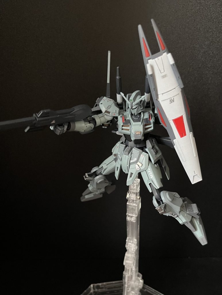 盾構えての射撃がカッコエエです。