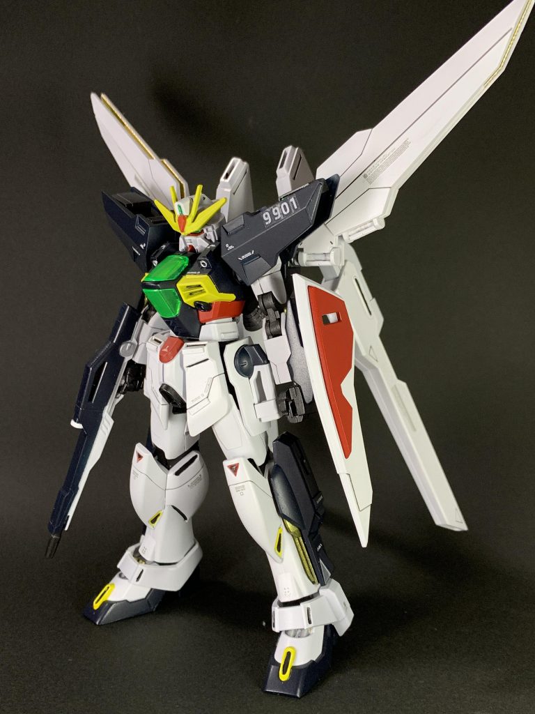 斜め前カラーパターンはライフル以外はオリジナルです。胴体のかぎりなく黒に近い紺の調色にはかなり苦労しました。