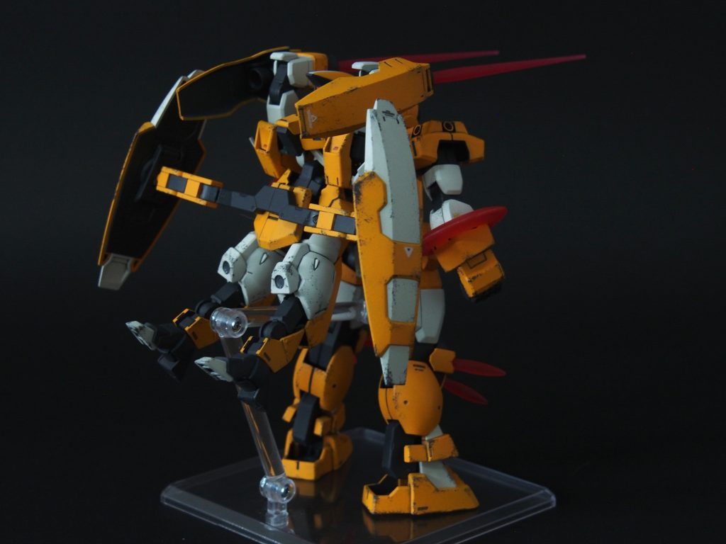 この形態だとバックショットも物々しい感じに。