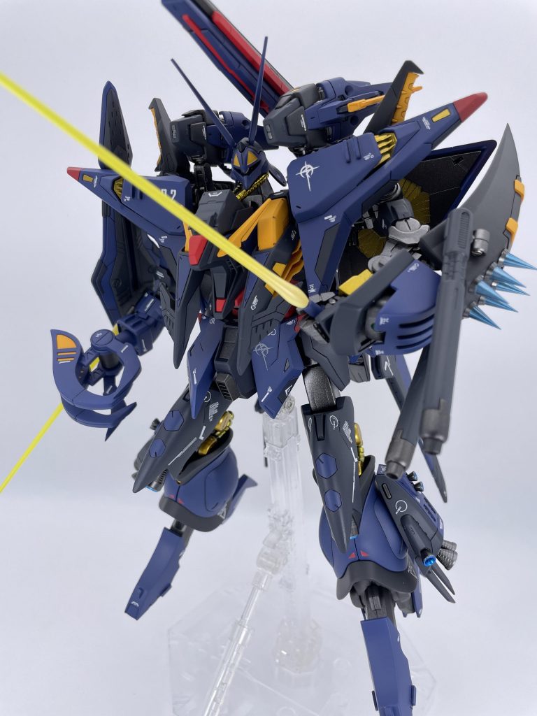 シールド裏にビームサーベル埋め込んでるので、二刀流も可能です〜。