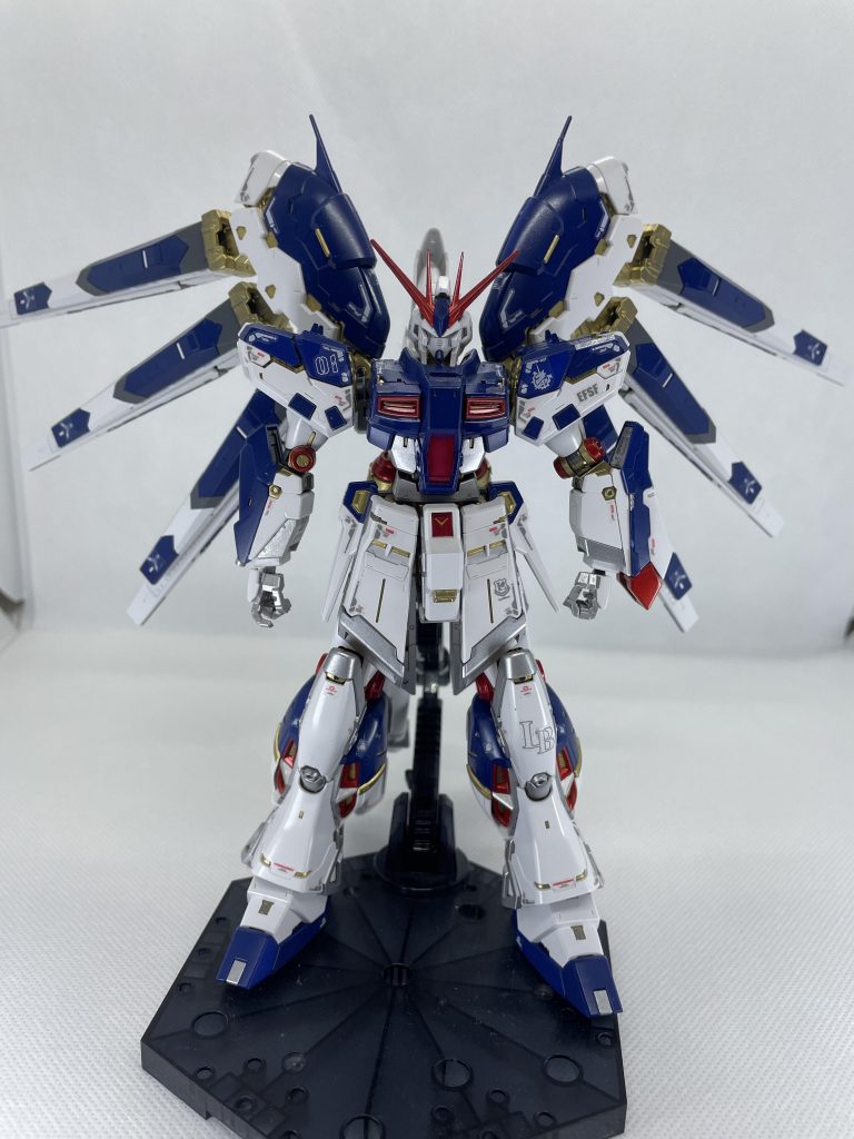 全体像です。今回、濃いブルーを主に使用。フレームをゴールドで塗装。福岡ぽさが、出るようにしました。